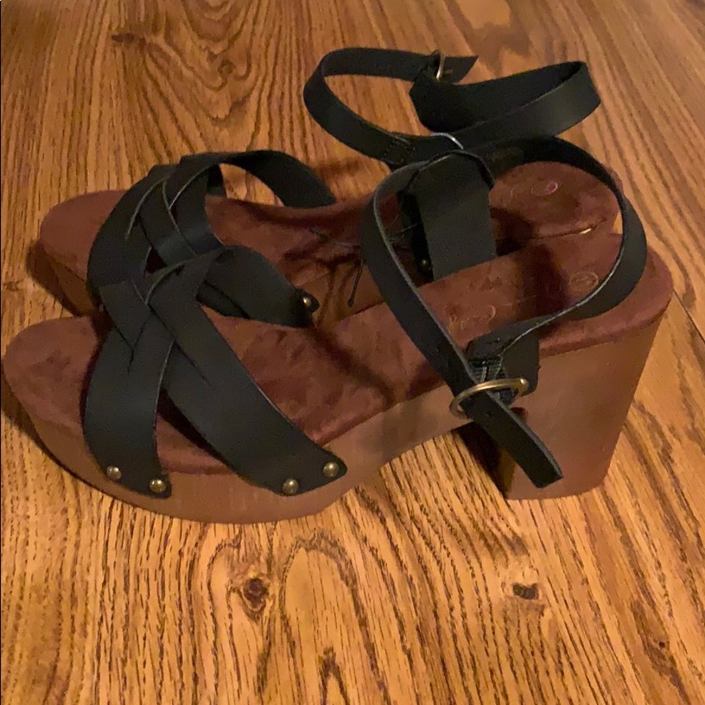 Womens platform heels - Picture 3 of 6